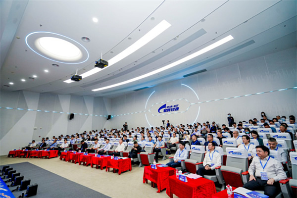 全國信息技術和AI應用行業(yè)產教融合共同體成立大會暨數(shù)字賦能產業(yè)發(fā)展論壇在福州舉行 全國信息技術和AI應用行業(yè)產教融合共同體成立大會暨數(shù)字賦能產業(yè)發(fā)展論壇在福州舉行