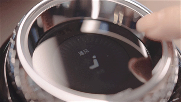 摩根全屋智能 × 奔馳凌際｜在移動空間里發揮智能的無限可能