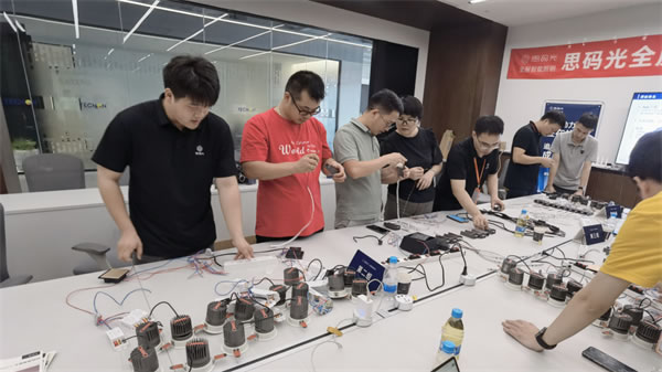 同步智能,追光共贏!思碼光第1期新商培訓營圓滿收官 同步智能,追光共贏!思碼光第1期新商培訓營圓滿收官