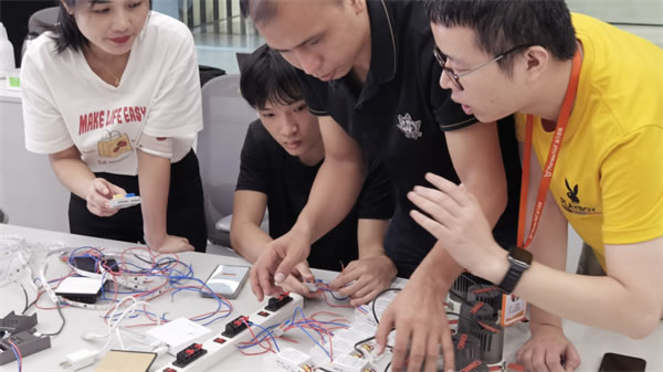 同步智能,追光共贏!思碼光第1期新商培訓營圓滿收官 同步智能,追光共贏!思碼光第1期新商培訓營圓滿收官