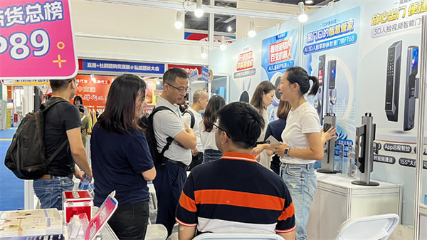 萬佳安小值首秀驚爆第七屆私域團(tuán)長(zhǎng)大會(huì)，與TOP團(tuán)長(zhǎng)一同搶占市場(chǎng)新增量