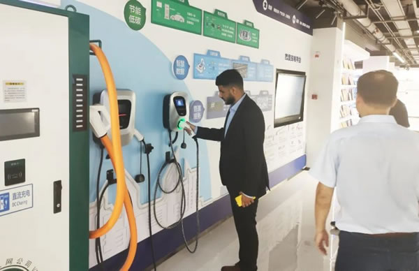 沙特市場合作伙伴到訪南京物聯(lián)智能鎖總部參觀_3