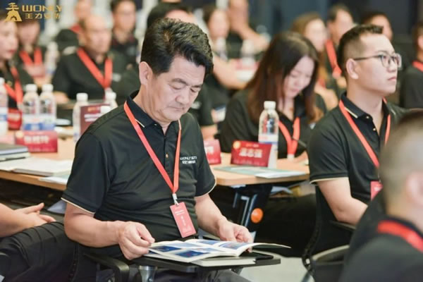 王力智能鎖第四批同路人財(cái)富倍增計(jì)劃大會(huì)圓滿召開_8