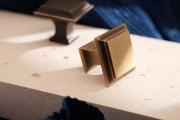 雅潔五金智能鎖獲2023門墻柜產業鏈創新力品牌_5