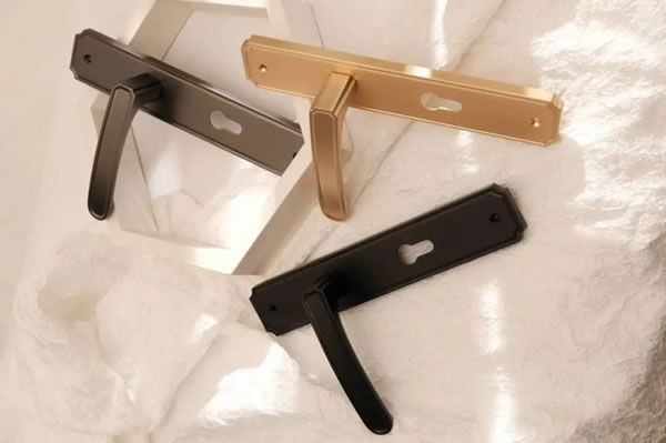 雅潔五金智能鎖獲2023門墻柜產業鏈創新力品牌_8