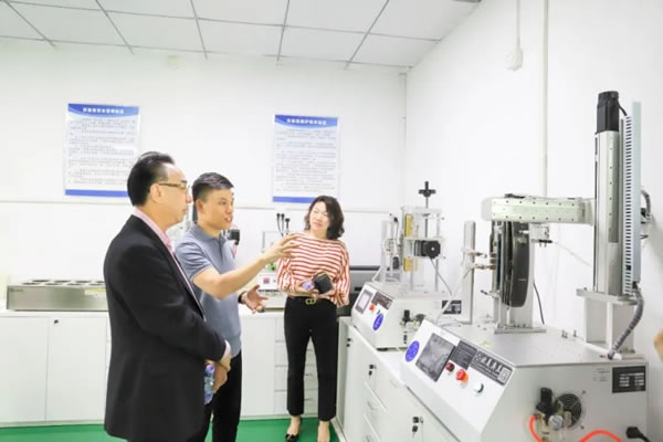 粵港澳大灣區企業家總商會蒞臨皇家金盾智能鎖參觀_4