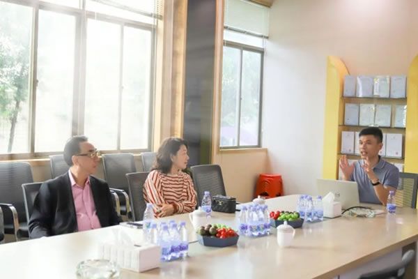 粵港澳大灣區企業家總商會蒞臨皇家金盾智能鎖參觀_8