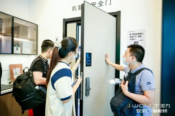 愛感全屋智能家居走心海報火出圈，流量雙豐收_9