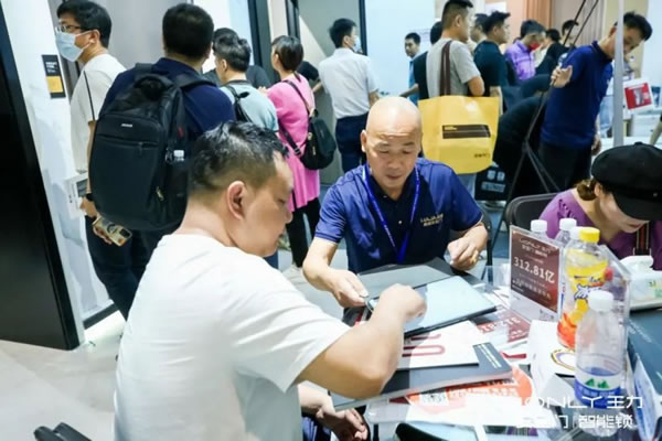 王力打造入戶門風向標驚艷全場,載譽收官!_5