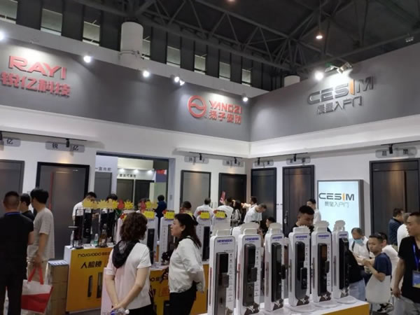 成都建博會開幕第一天，皇家金盾智能鎖成為人氣王_4