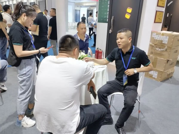 成都建博會開幕第一天，皇家金盾智能鎖成為人氣王_6