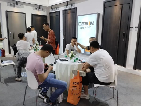 成都建博會開幕第一天，皇家金盾智能鎖成為人氣王_12